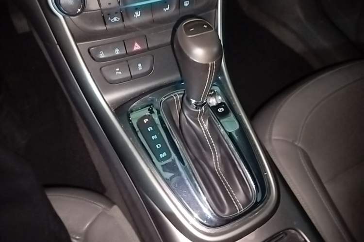 Used Chevrolet Malibu 2014 2.0L Automatic Luxury Edition Gear Lever