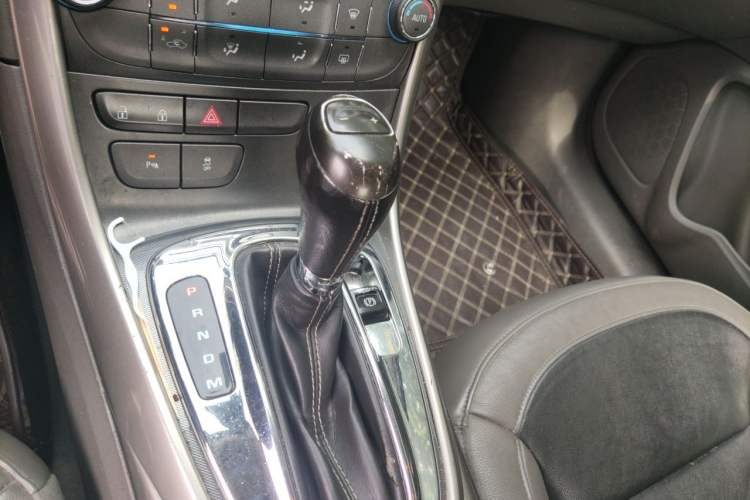 Used Chevrolet Malibu 2014 2.0L Automatic Luxury Edition Gear Lever