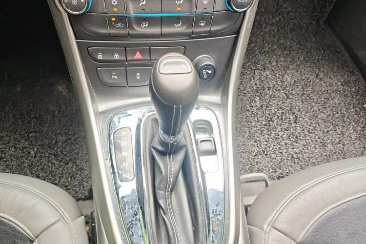 Used Chevrolet Malibu 2014 2.4L Automatic Luxury Edition Gear Lever