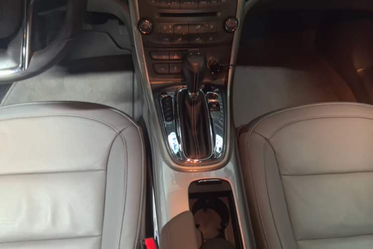 Used Chevrolet Malibu 2014 2.0L Automatic Luxury Edition Gear Lever