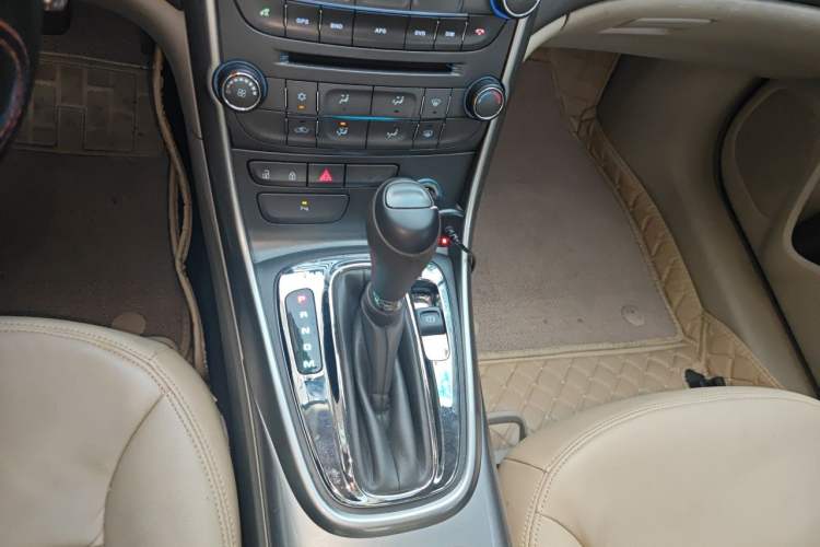 Used Chevrolet Malibu 2014 2.0L Automatic Comfort Edition Gear Lever
