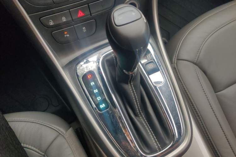 Used Chevrolet Malibu 2014 2.0L Automatic Luxury Edition Gear Lever