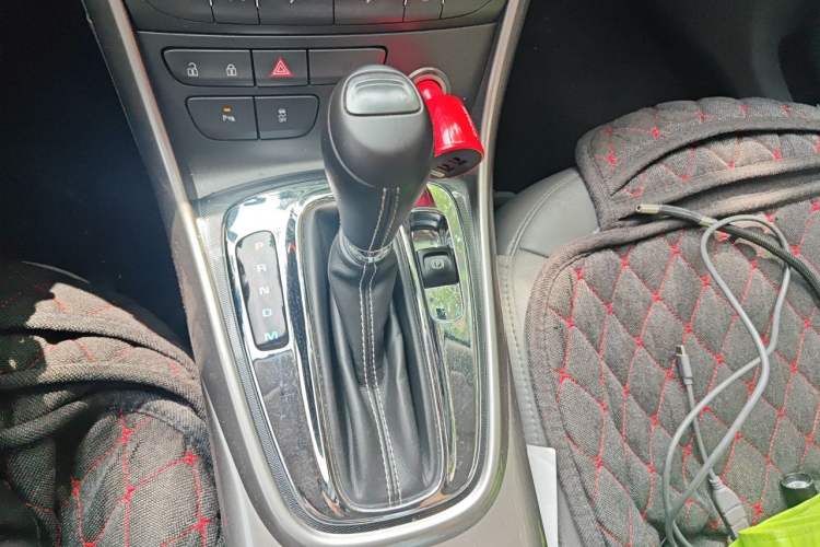 Used Chevrolet Malibu 2014 2.0L Automatic Luxury Edition Gear Lever