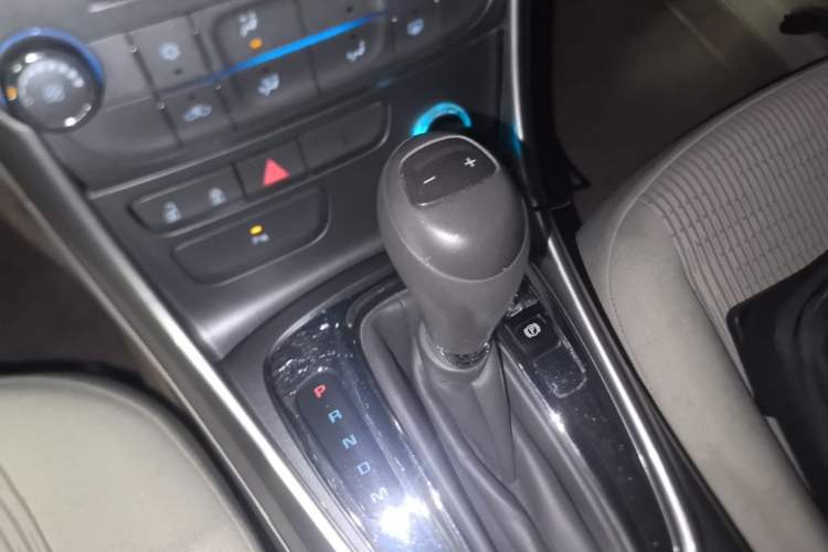 Used Chevrolet Malibu 2014 2.0L Automatic Comfort Edition Gear Lever