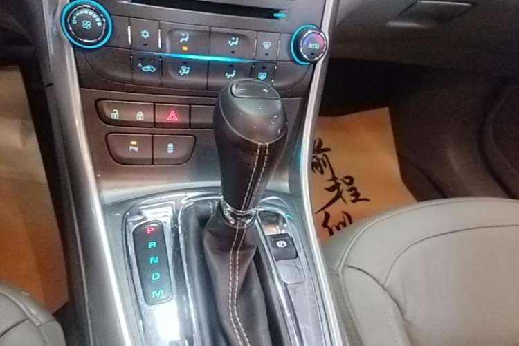 Used Chevrolet Malibu 2014 2.0L Automatic Luxury Edition Gear Lever