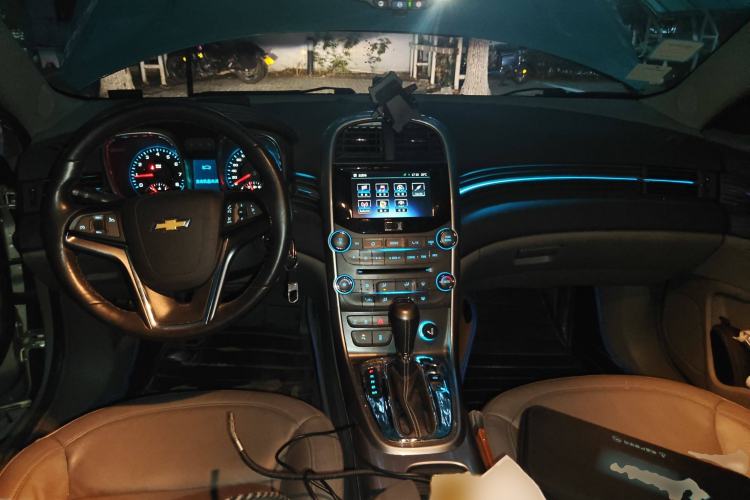 Used Chevrolet Malibu 2014 2.0L Automatic Luxury Edition Interior 2