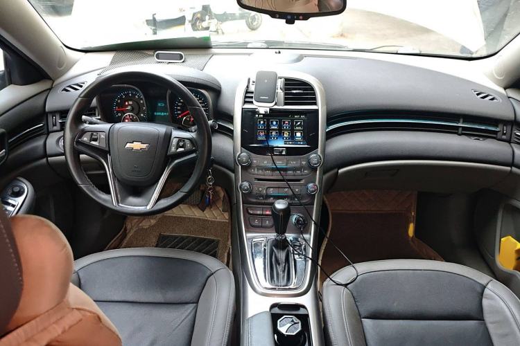 Used Chevrolet Malibu 2014 2.4L Automatic Luxury Edition Interior 2