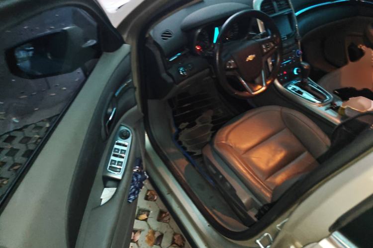 Used Chevrolet Malibu 2014 2.0L Automatic Luxury Edition Interior 3