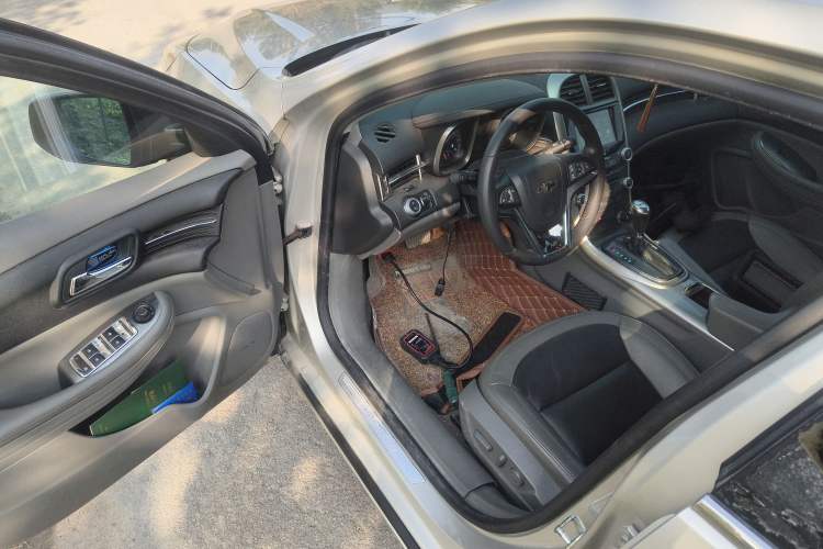 Used Chevrolet Malibu 2014 2.0L Automatic Luxury Edition Interior 3