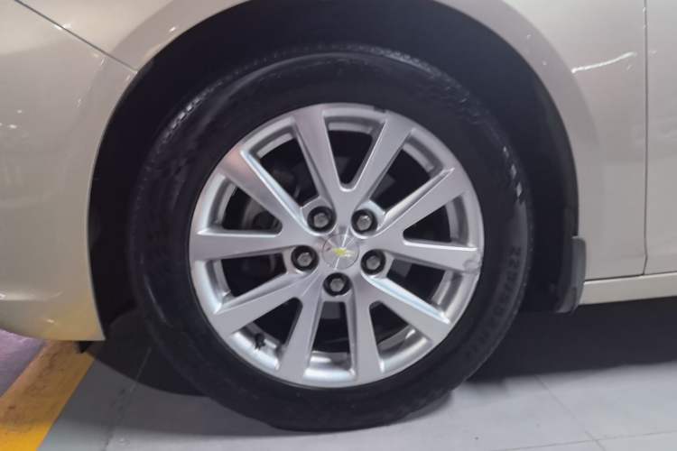 Used Chevrolet Malibu 2014 2.0L Automatic Luxury Edition Left Front Wheel Hub