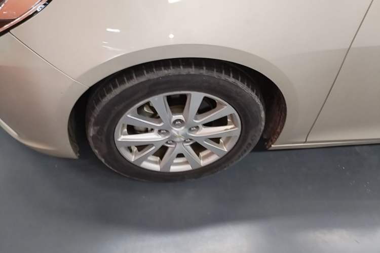 Used Chevrolet Malibu 2014 2.0L Automatic Luxury Edition Left Front Wheel Hub
