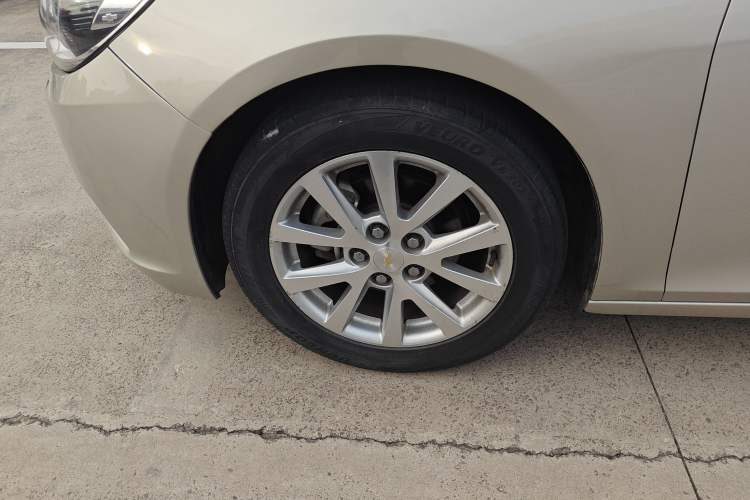 Used Chevrolet Malibu 2014 2.0L Automatic Luxury Edition Left Front Wheel Hub