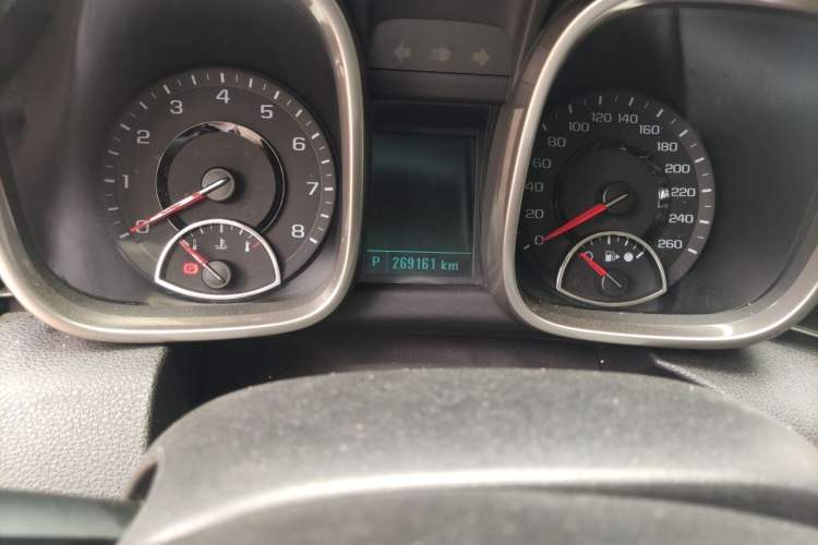 Used Chevrolet Malibu 2014 2.0L Automatic Luxury Edition Odometer Close Up