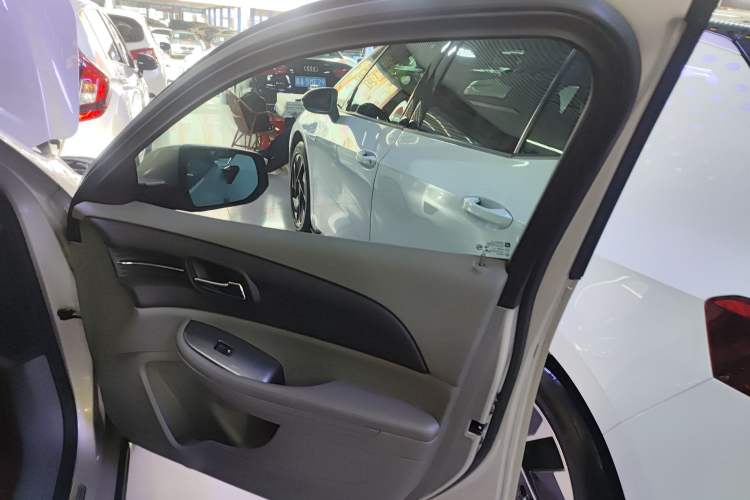 Used Chevrolet Malibu 2014 2.0L Automatic Luxury Edition Right Front Door Interior