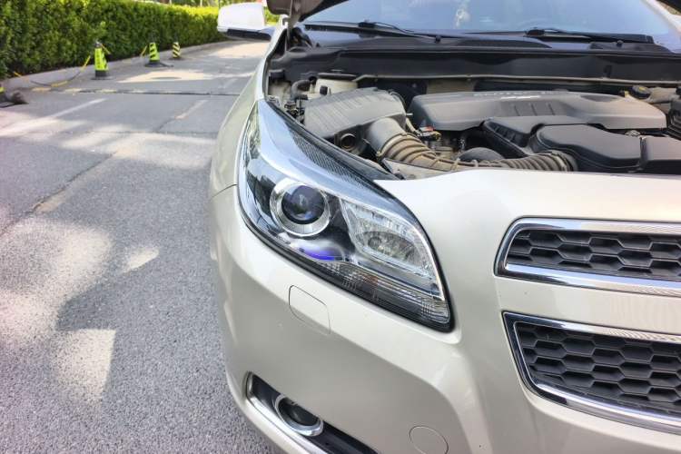 Used Chevrolet Malibu 2014 2.4L Automatic Luxury Edition Right Front Headlight