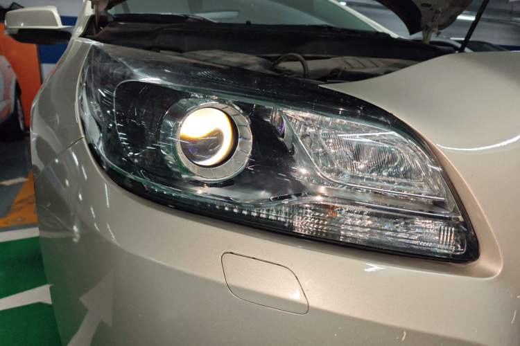 Used Chevrolet Malibu 2014 2.0L Automatic Luxury Edition Right Front Headlight