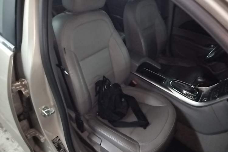 Used Chevrolet Malibu 2014 2.0L Automatic Luxury Edition Right Front Seat