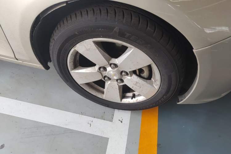 Used Chevrolet Malibu 2014 1.6T Automatic Comfort Edition Right Front Wheel Hub