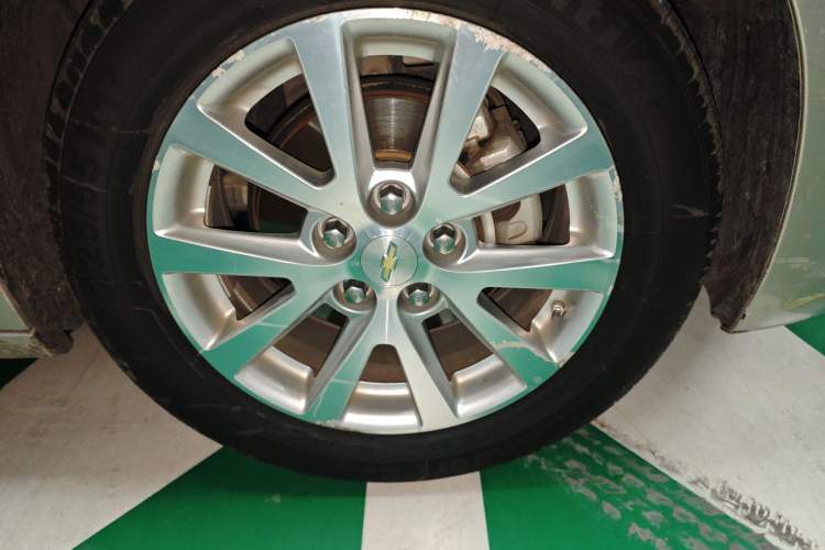 Used Chevrolet Malibu 2014 2.0L Automatic Luxury Edition Right Front Wheel Hub