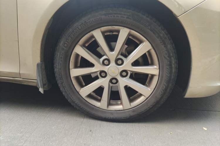 Used Chevrolet Malibu 2014 2.0L Automatic Luxury Edition Right Front Wheel Hub