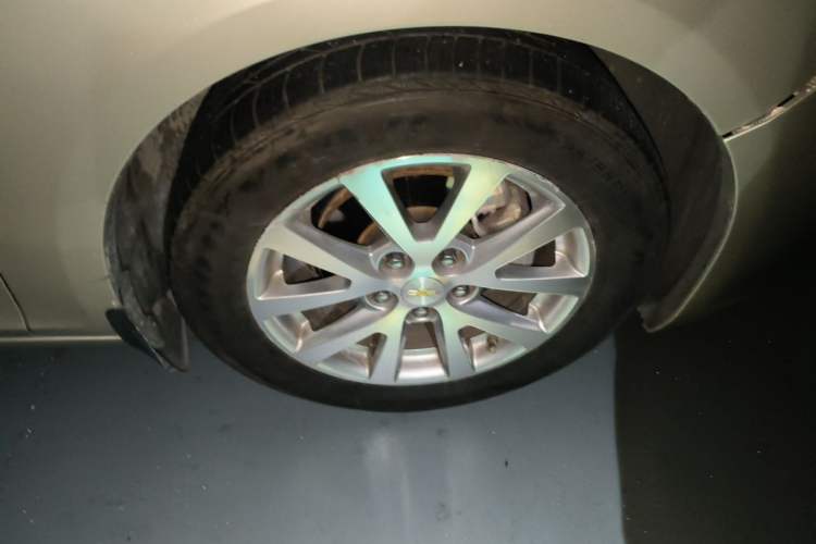 Used Chevrolet Malibu 2014 2.0L Automatic Luxury Edition Right Front Wheel Hub