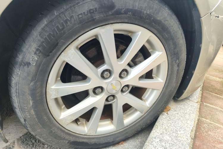Used Chevrolet Malibu 2014 2.0L Automatic Luxury Edition Right Front Wheel Hub