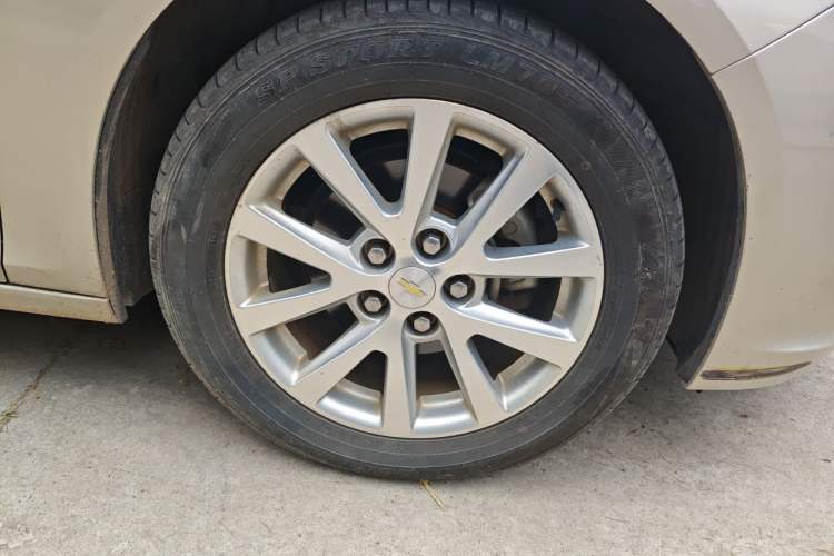 Used Chevrolet Malibu 2014 2.4L Automatic Luxury Edition Right Front Wheel Hub