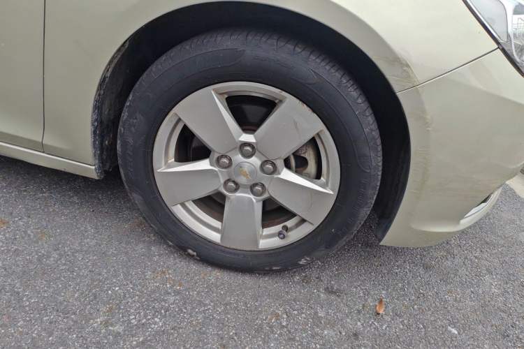 Used Chevrolet Malibu 2014 1.6T Automatic Comfort Edition Right Front Wheel Hub