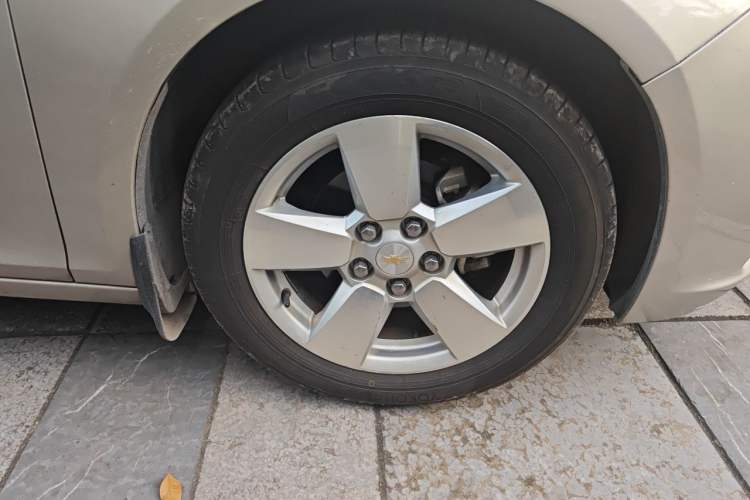 Used Chevrolet Malibu 2014 2.0L Automatic Comfort Edition Right Front Wheel Hub