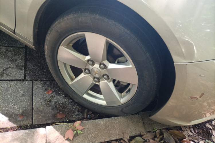 Used Chevrolet Malibu 2014 1.6T Manual Comfort Edition Right Front Wheel Hub