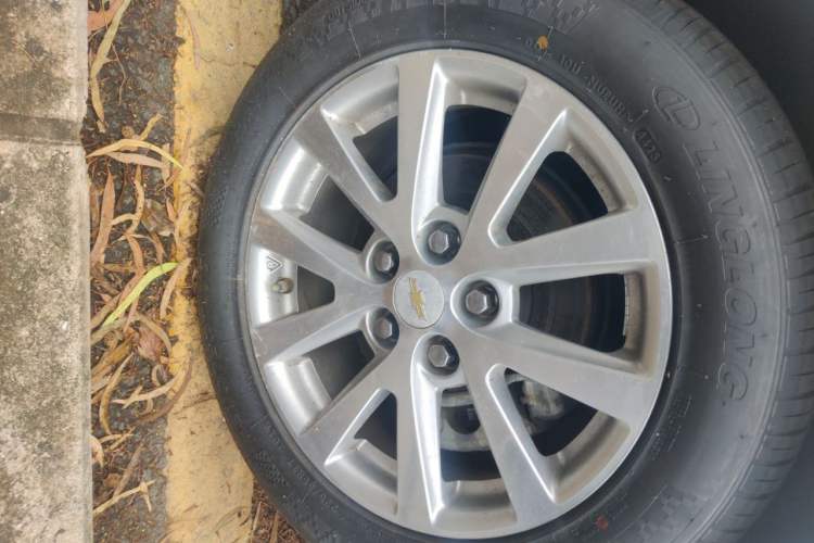 Used Chevrolet Malibu 2014 2.0L Automatic Luxury Edition Right Front Wheel Hub