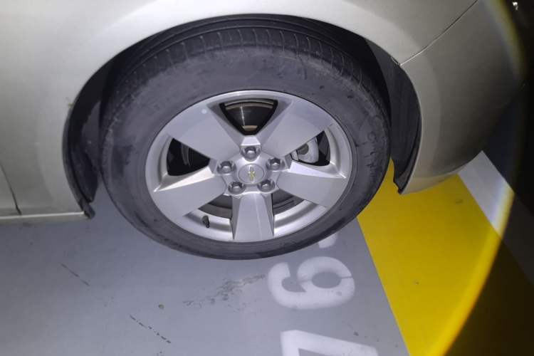 Used Chevrolet Malibu 2014 2.0L Automatic Comfort Edition Right Front Wheel Hub