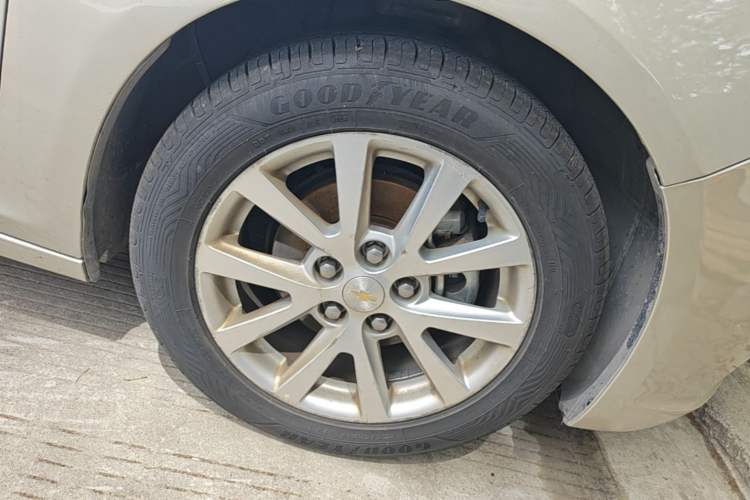 Used Chevrolet Malibu 2014 2.0L Automatic Luxury Edition Right Front Wheel Hub