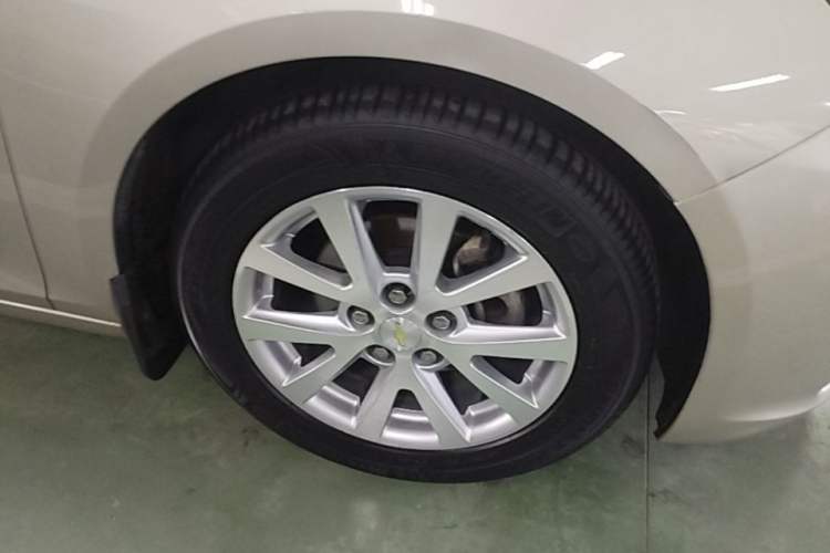 Used Chevrolet Malibu 2014 2.0L Automatic Luxury Edition Right Front Wheel Hub