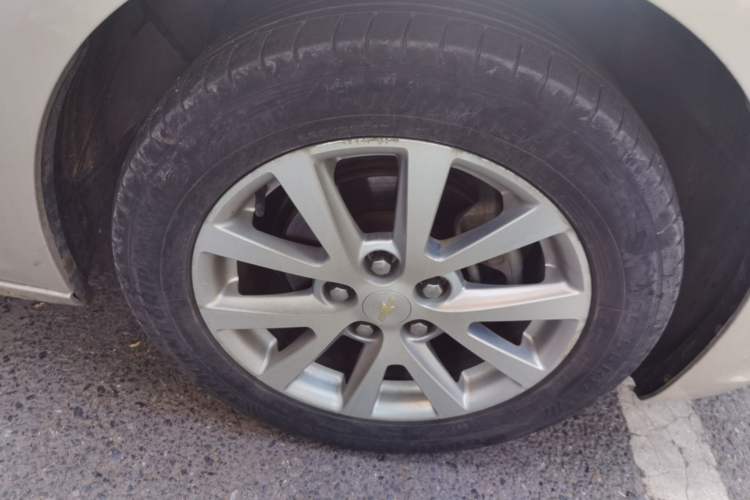 Used Chevrolet Malibu 2014 2.0L Automatic Luxury Edition Right Front Wheel Hub
