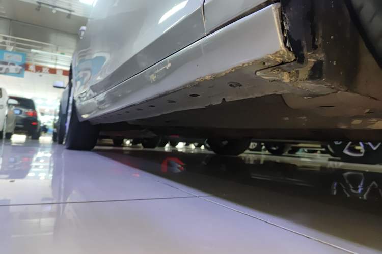 Used Chevrolet Malibu 2014 2.0L Automatic Luxury Edition Right Side Sill