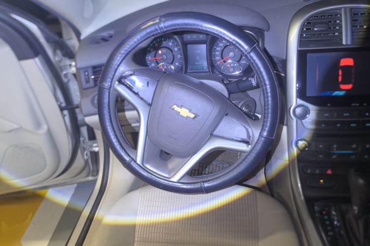 Used Chevrolet Malibu 2014 2.0L Automatic Comfort Edition Steering Wheel