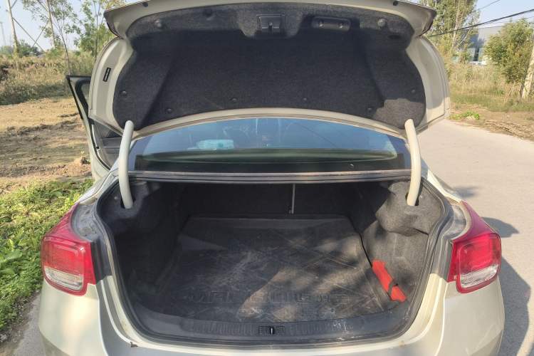 Used Chevrolet Malibu 2014 2.0L Automatic Luxury Edition Trunk