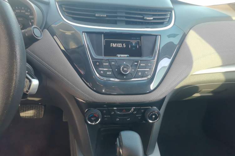Used Chevrolet Malibu 2016 1.6T Automatic Comfort Edition Audio And AC Panel