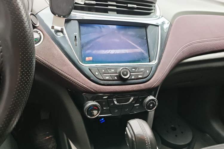 Used Chevrolet Malibu 2016 2.0L Automatic Luxury Edition Audio And AC Panel