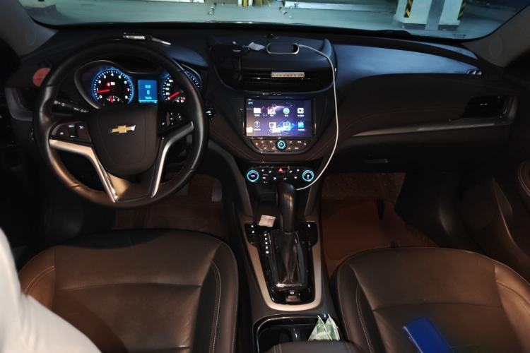 Used Chevrolet Malibu 2016 2.0L Automatic Luxury Edition Center Console