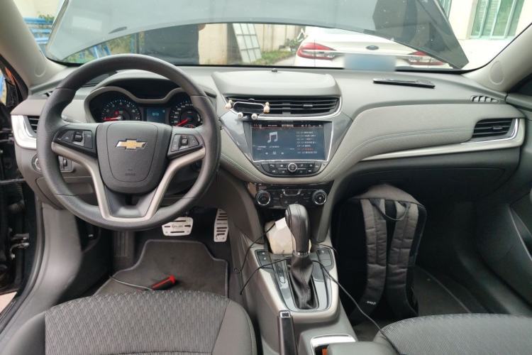 Used Chevrolet Malibu 2016 1.6T Automatic Luxury Edition Center Console