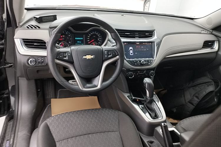 Used Chevrolet Malibu 2016 1.6T Automatic Comfort Edition Center Console