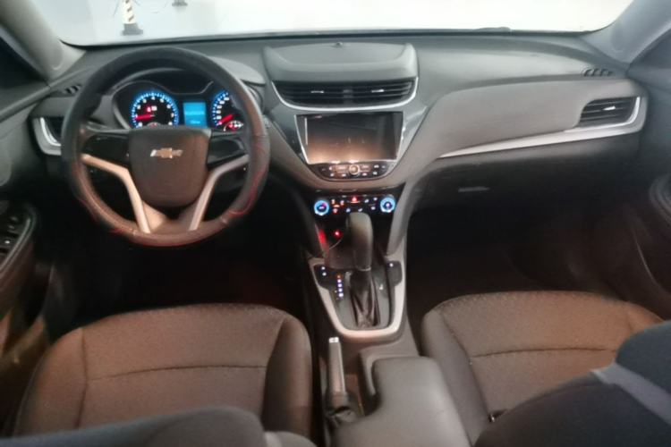 Used Chevrolet Malibu 2016 1.6T Automatic Comfort Edition Center Console
