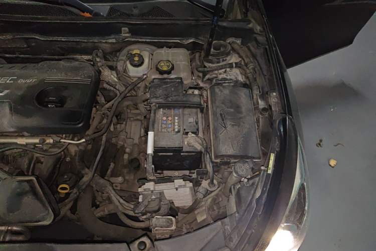 Used Chevrolet Malibu 2016 2.0L Automatic Luxury Edition Engine Bay Left
