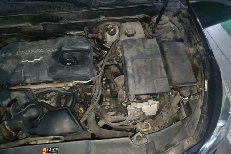 Used Chevrolet Malibu 2016 2.0L Automatic Luxury Edition Engine Bay Left