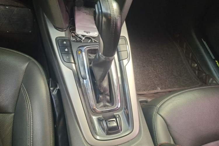 Used Chevrolet Malibu 2016 2.0L Automatic Luxury Edition Gear Lever