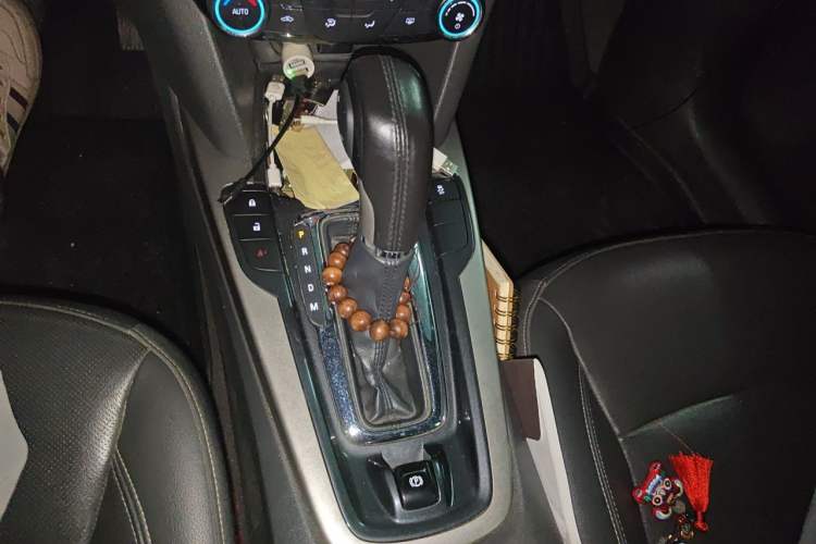 Used Chevrolet Malibu 2016 2.0L Automatic Luxury Edition Gear Lever