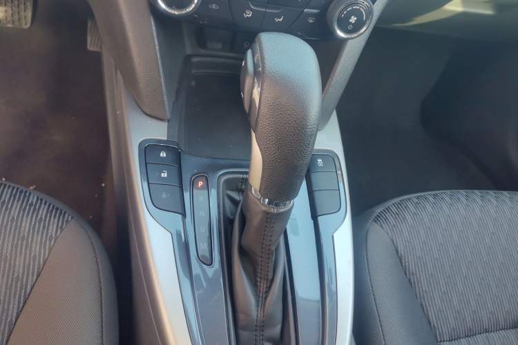 Used Chevrolet Malibu 2016 1.6T Automatic Comfort Edition Gear Lever