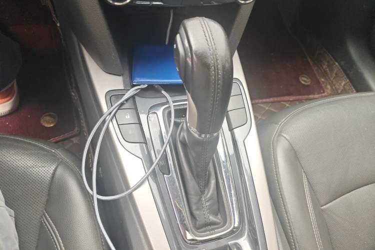 Used Chevrolet Malibu 2016 2.0L Automatic Luxury Edition Gear Lever